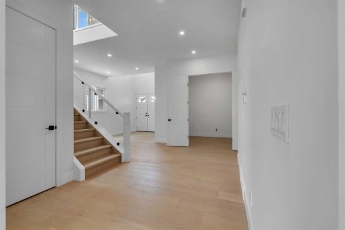 223 Kinniburgh Loop, Chestermere, AB - Indoor Photo Showing Other Room