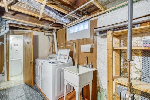 1816 27 Avenue Sw, Calgary, AB - Indoor Photo Showing Laundry Room