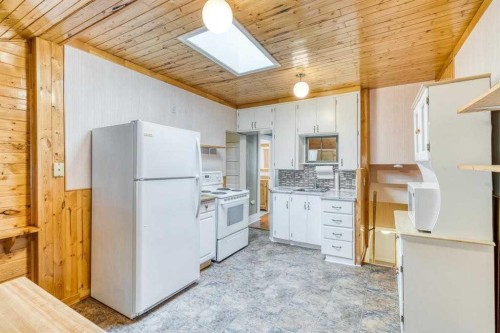 1816 27 Avenue Sw, Calgary, AB - Indoor Photo Showing Kitchen