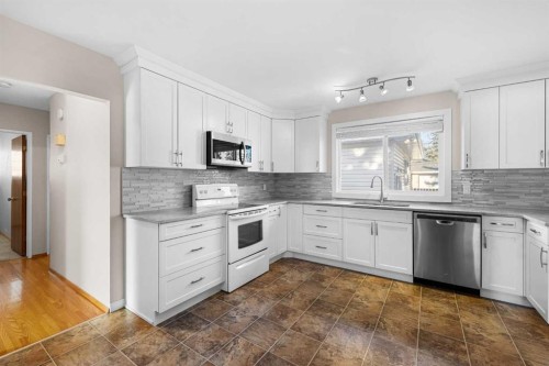 5116 Valiant Place Nw, Calgary, AB - Indoor Photo Showing Kitchen