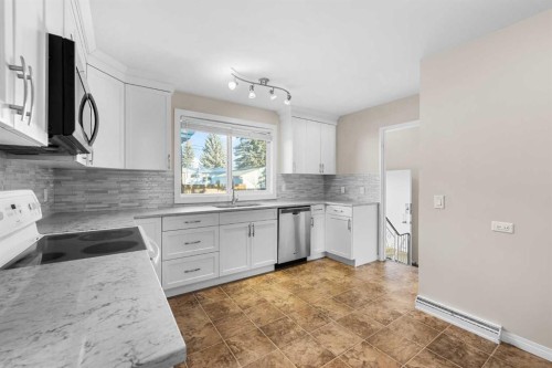 5116 Valiant Place Nw, Calgary, AB - Indoor Photo Showing Kitchen