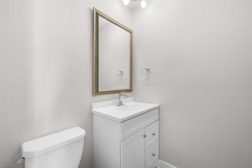 5116 Valiant Place Nw, Calgary, AB - Indoor Photo Showing Bathroom