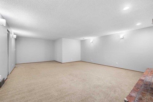 5116 Valiant Place Nw, Calgary, AB - Indoor Photo Showing Other Room