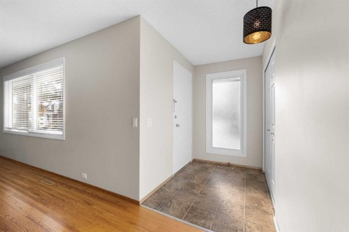 5116 Valiant Place Nw, Calgary, AB - Indoor Photo Showing Other Room