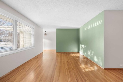 5116 Valiant Place Nw, Calgary, AB - Indoor Photo Showing Other Room