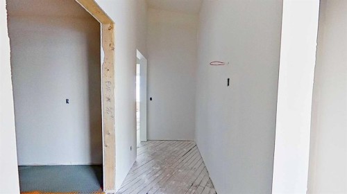 5616 Lodge Crescent Sw, Calgary, AB - Indoor Photo Showing Other Room