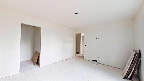 5616 Lodge Crescent Sw, Calgary, AB - Indoor Photo Showing Other Room