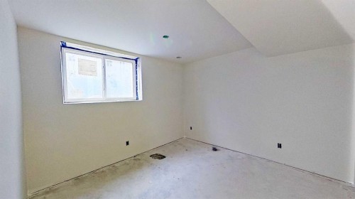 5616 Lodge Crescent Sw, Calgary, AB - Indoor Photo Showing Other Room