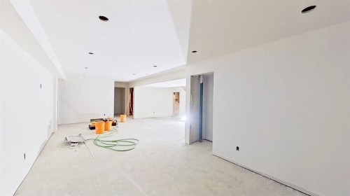 5616 Lodge Crescent Sw, Calgary, AB - Indoor Photo Showing Other Room