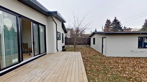 5616 Lodge Crescent Sw, Calgary, AB - Outdoor With Exterior