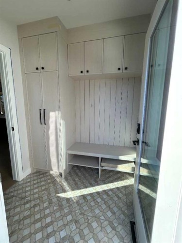5616 Lodge Crescent Sw, Calgary, AB - Indoor Photo Showing Other Room