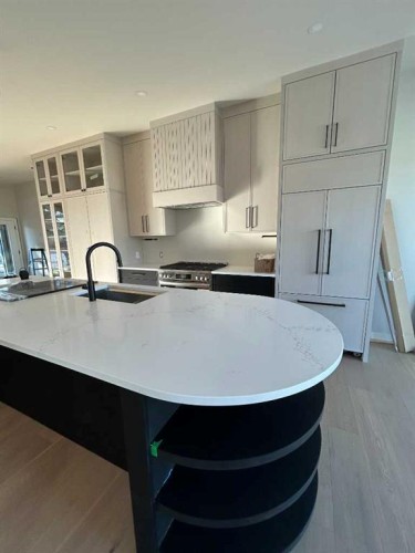 5616 Lodge Crescent Sw, Calgary, AB - Indoor Photo Showing Kitchen