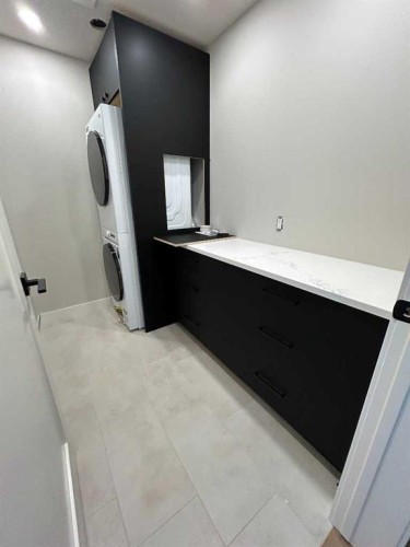 5616 Lodge Crescent Sw, Calgary, AB - Indoor