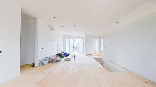 5616 Lodge Crescent Sw, Calgary, AB - Indoor Photo Showing Other Room