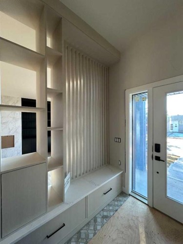 5616 Lodge Crescent Sw, Calgary, AB - Indoor Photo Showing Other Room