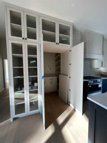 5616 Lodge Crescent Sw, Calgary, AB - Indoor