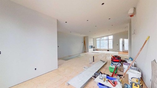 5616 Lodge Crescent Sw, Calgary, AB - Indoor Photo Showing Other Room