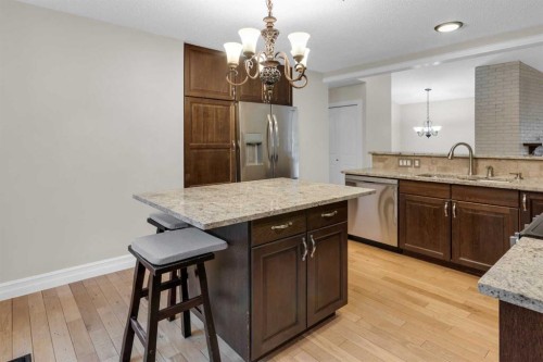 119 Cantrell Place Sw, Calgary, AB - Indoor Photo Showing Kitchen
