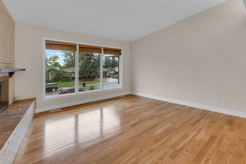 119 Cantrell Place Sw, Calgary, AB - Indoor With Fireplace