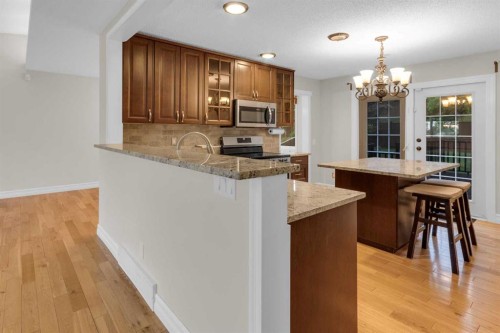 119 Cantrell Place Sw, Calgary, AB - Indoor Photo Showing Kitchen