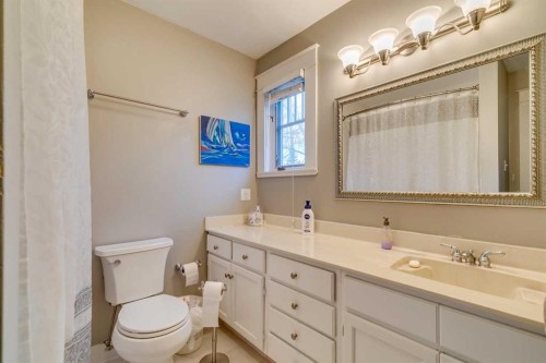 3028 1 Street Sw, Calgary, AB - Indoor Photo Showing Bathroom