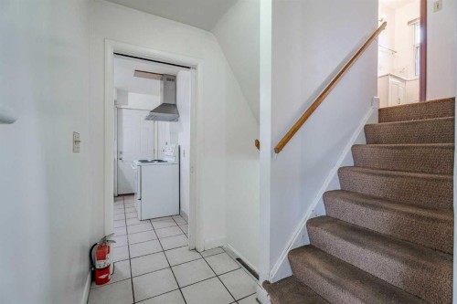 2472 Capitol Hill Crescent Nw, Calgary, AB - Indoor Photo Showing Other Room