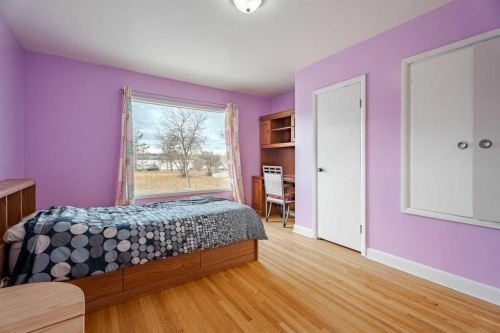 2472 Capitol Hill Crescent Nw, Calgary, AB - Indoor Photo Showing Bedroom