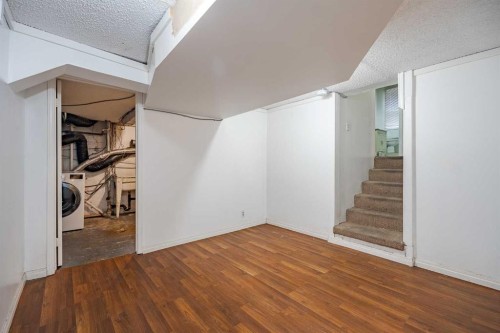 2472 Capitol Hill Crescent Nw, Calgary, AB - Indoor Photo Showing Other Room