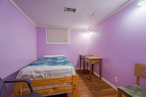 2472 Capitol Hill Crescent Nw, Calgary, AB - Indoor Photo Showing Bedroom