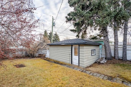 2472 Capitol Hill Crescent Nw, Calgary, AB - Outdoor