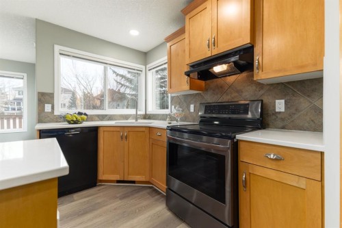 38 Simcoe Crescent Sw, Calgary, AB - Indoor Photo Showing Kitchen