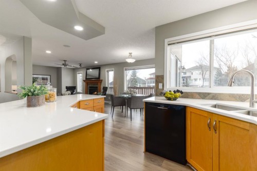 38 Simcoe Crescent Sw, Calgary, AB - Indoor Photo Showing Kitchen