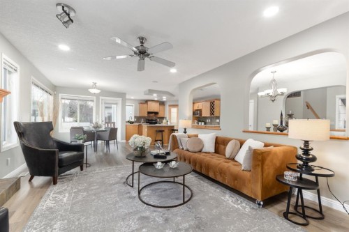 38 Simcoe Crescent Sw, Calgary, AB - Indoor Photo Showing Living Room