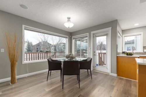 38 Simcoe Crescent Sw, Calgary, AB - Indoor Photo Showing Dining Room