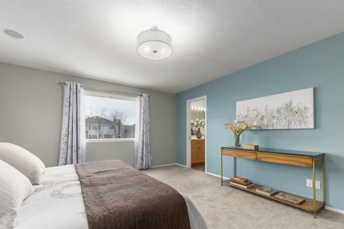 38 Simcoe Crescent Sw, Calgary, AB - Indoor Photo Showing Bedroom