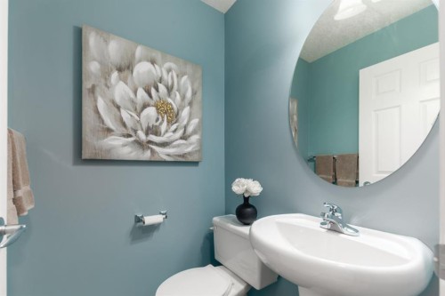 38 Simcoe Crescent Sw, Calgary, AB - Indoor Photo Showing Bathroom