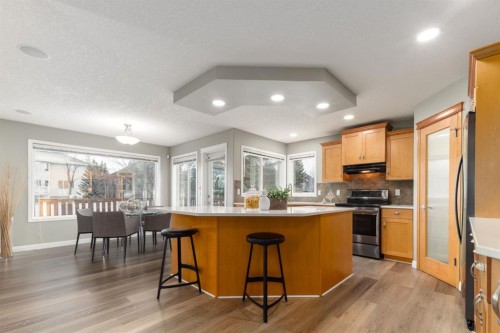 38 Simcoe Crescent Sw, Calgary, AB - Indoor Photo Showing Kitchen