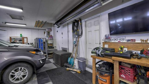 269 Boulder Creek Drive Se, Langdon, AB - Indoor Photo Showing Garage