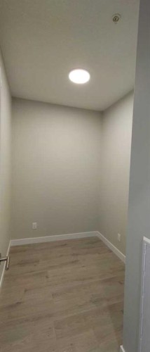 403-660 Shawnee Square Sw, Calgary, AB - Indoor Photo Showing Other Room