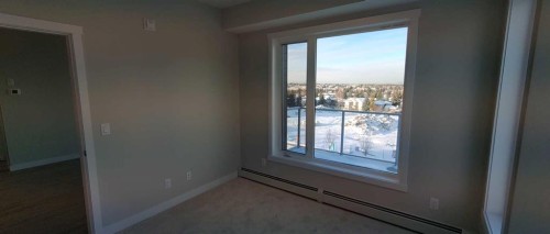403-660 Shawnee Square Sw, Calgary, AB - Indoor Photo Showing Other Room