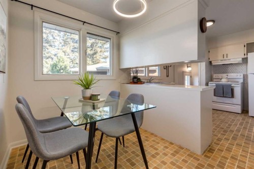 126 Winston Drive Sw, Calgary, AB - Indoor