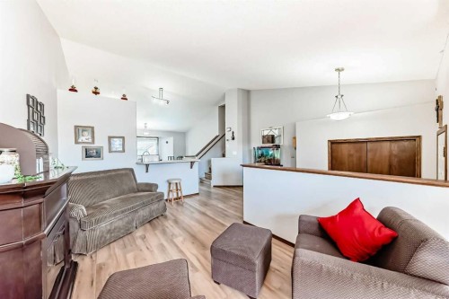283 Highland Circle, Strathmore, AB - Indoor Photo Showing Living Room