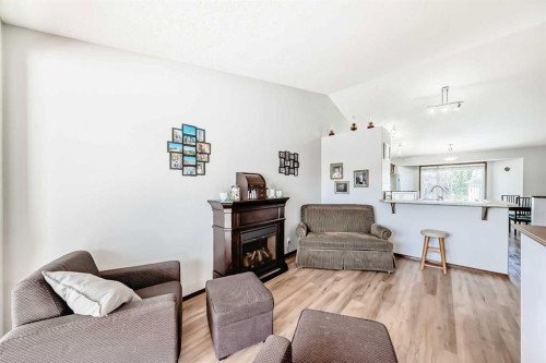 283 Highland Circle, Strathmore, AB - Indoor Photo Showing Living Room