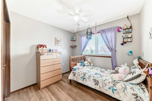283 Highland Circle, Strathmore, AB - Indoor Photo Showing Bedroom