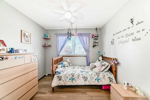 283 Highland Circle, Strathmore, AB - Indoor Photo Showing Bedroom