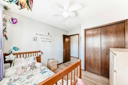 283 Highland Circle, Strathmore, AB - Indoor Photo Showing Bedroom