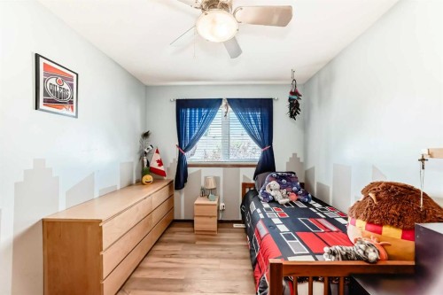 283 Highland Circle, Strathmore, AB - Indoor Photo Showing Bedroom