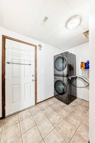 283 Highland Circle, Strathmore, AB - Indoor