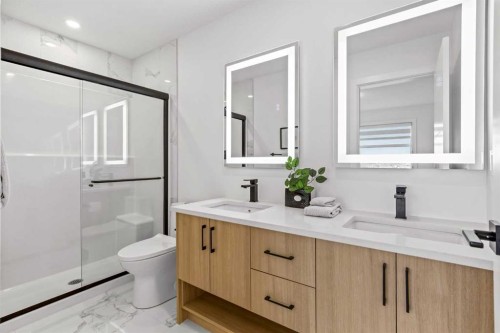 704-200 Belvedere Boulevard Se, Calgary, AB - Indoor Photo Showing Bathroom