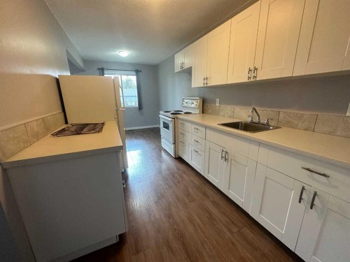 6323 59 Avenue, Red Deer, AB - Indoor Photo Showing Kitchen